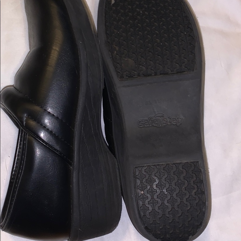 Nursing clogs - Picture 3 of 3